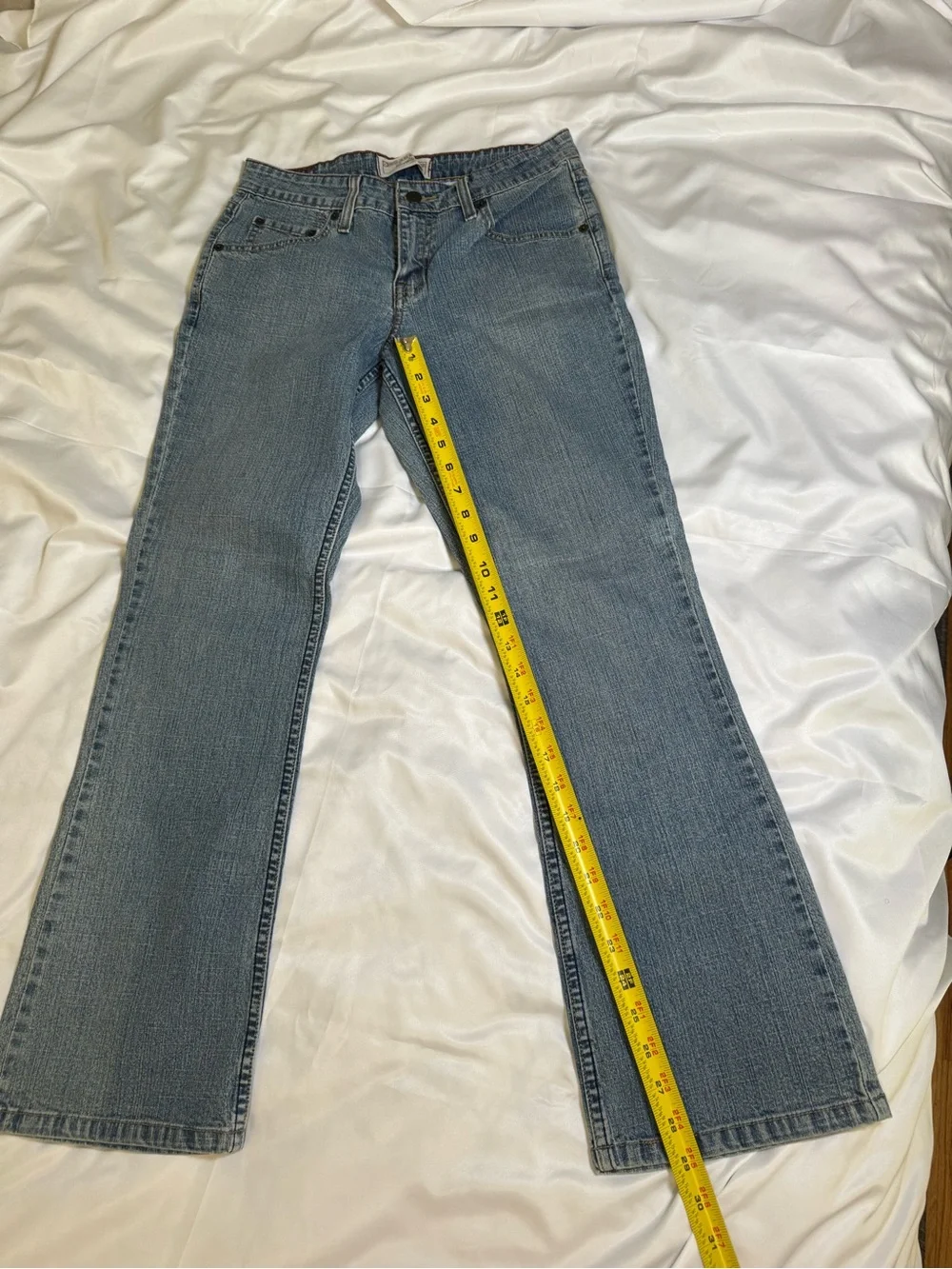 Levi Strauss Signature Women’s Low Rise Bootcut Medium Wash Jeans, Size 4
